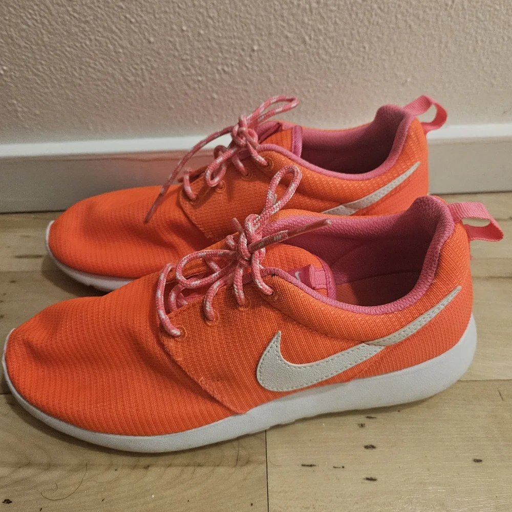Girl's NIKE 'Roshe One' Sz 7Y US Runners Shoes Orange Pink - Picture 2 of 8